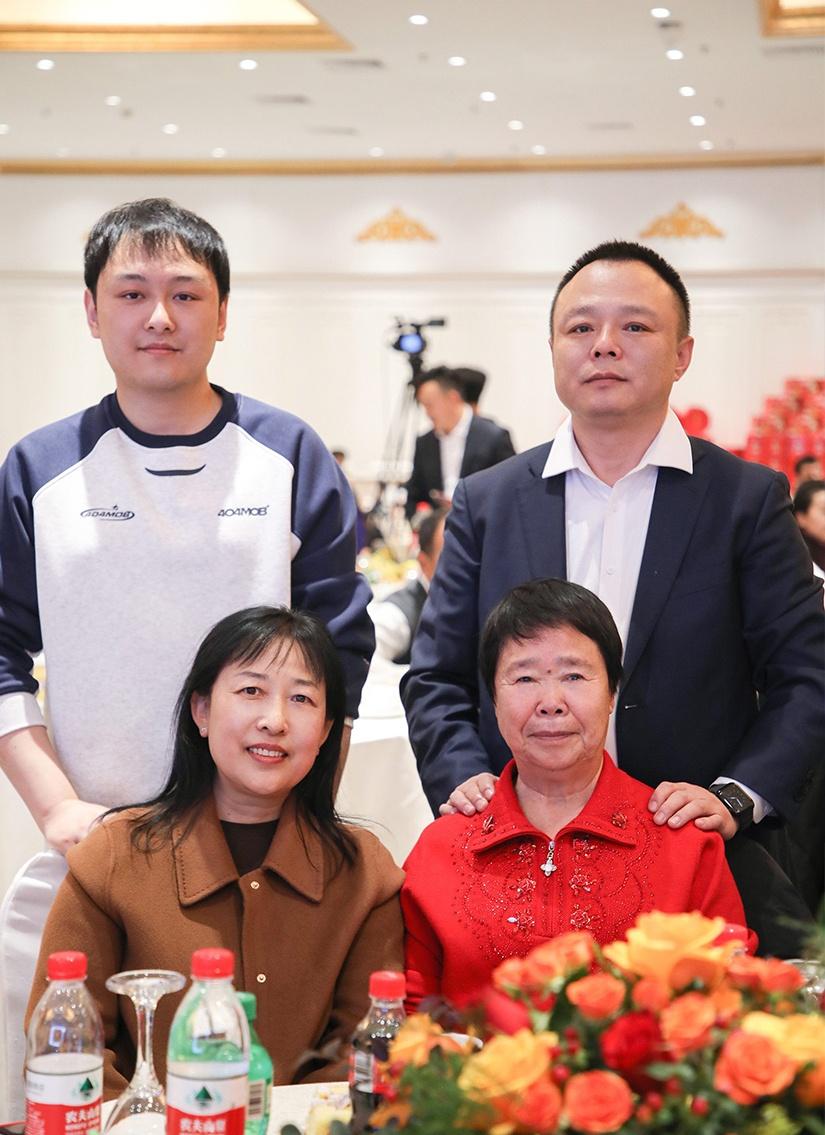 F-_照片留存_公司團(tuán)建年會_公司24年年會_精選_朋友圈修圖+海報_壓縮_2R0A6258(1)(1)